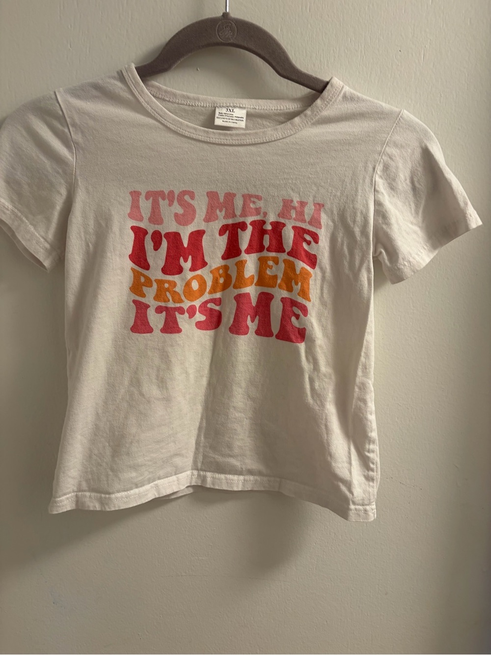 Kids "It's Me Hi I'm The Problem It's Me" Graphic Tee Size 6 (Tagged 3XL)